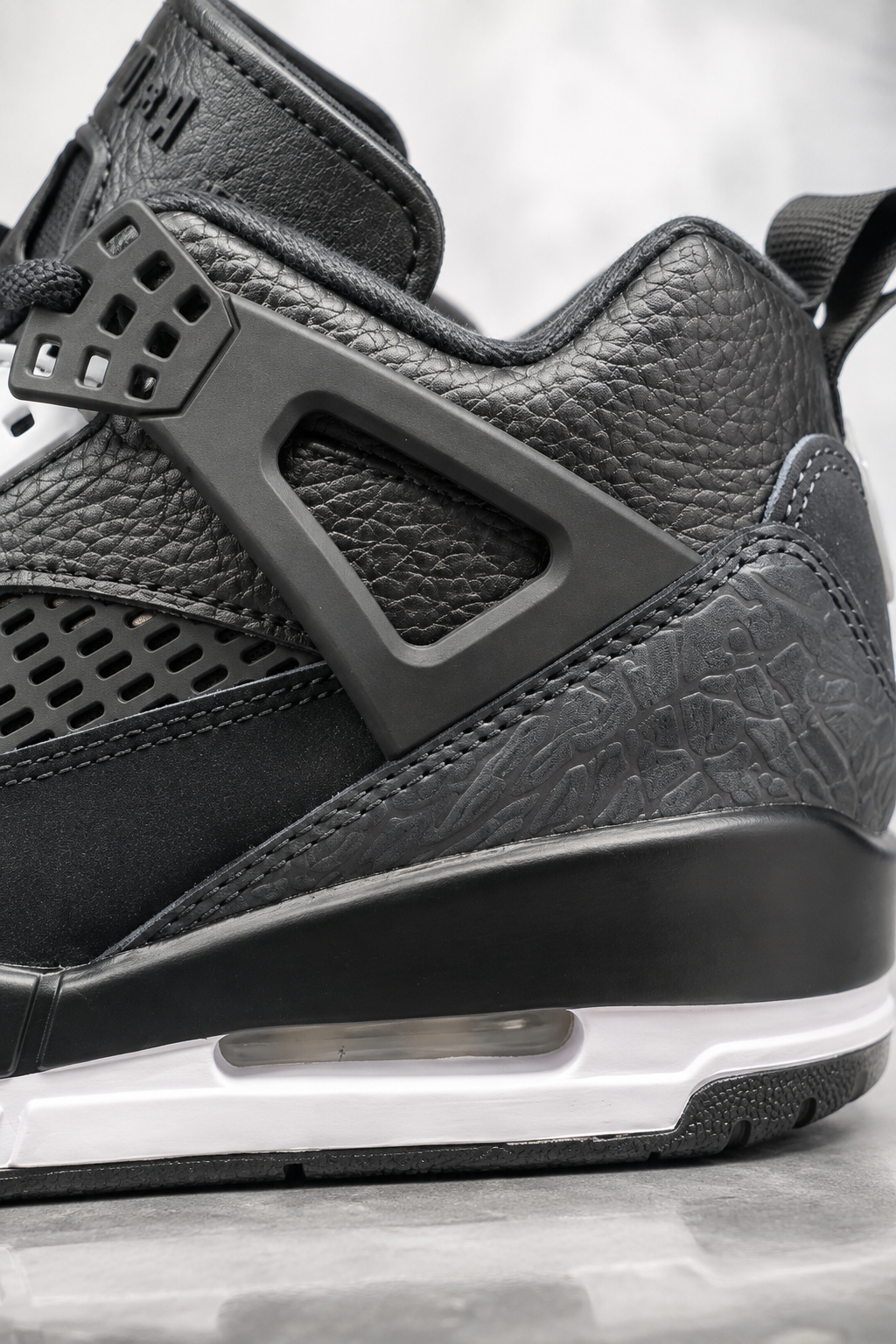 Jordan Spizike Low – Black / White / Anthracite