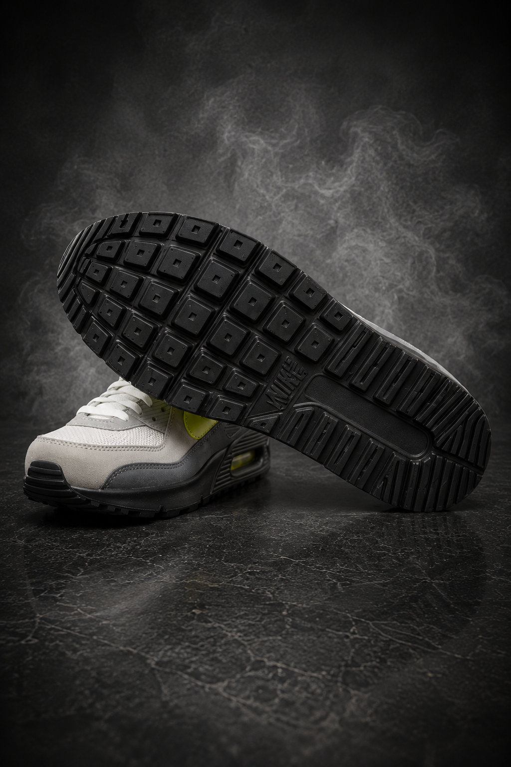 Nike Air Max 90 – Black / Neon Yellow / Anthracite